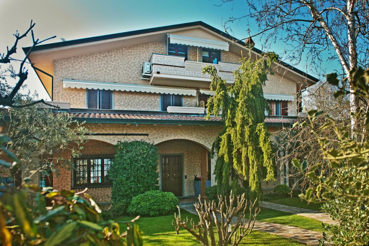 B&Blatosca Marina di Massa Exterior photo